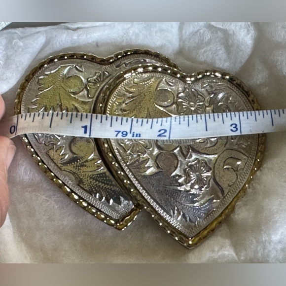 Heart shaped silver and gold belt buckle - Picture 3 of 4